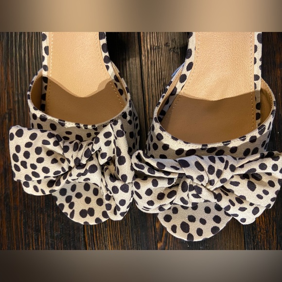 LOFT Cream and Black Strappy Sandals Size 6.5 - Picture 7 of 10